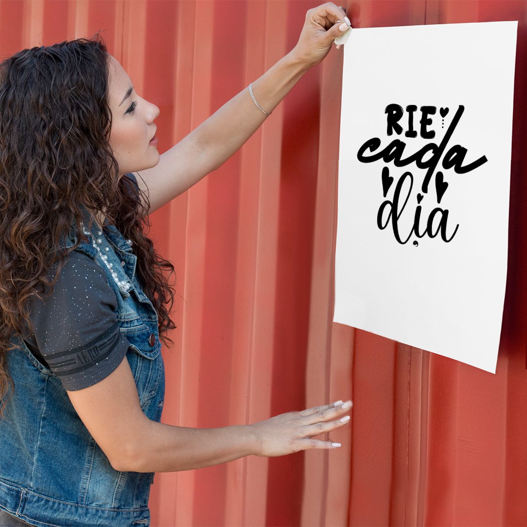 Matte Vertical Posters Rie Cada Dia